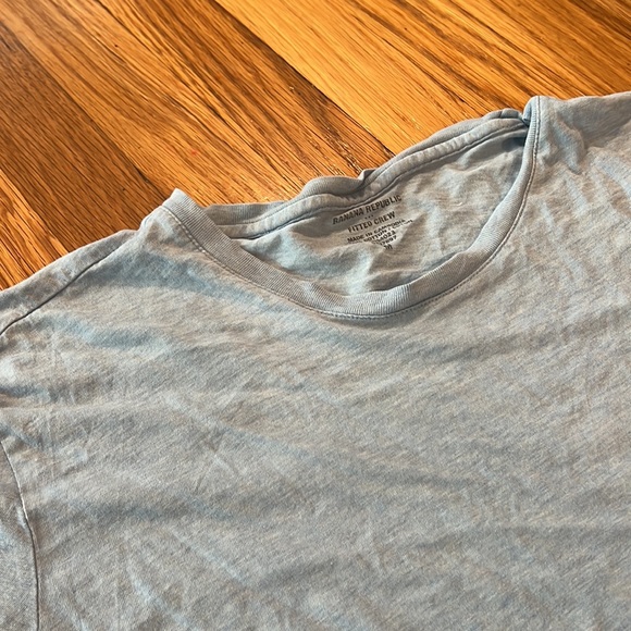 Banana Republic Fitted Crewneck T-Shirt (M) - Picture 2 of 4